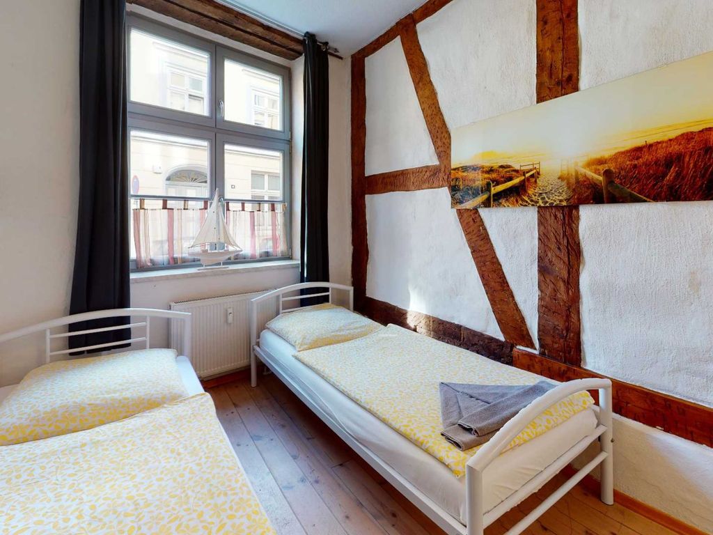 Schlafzimmer 1