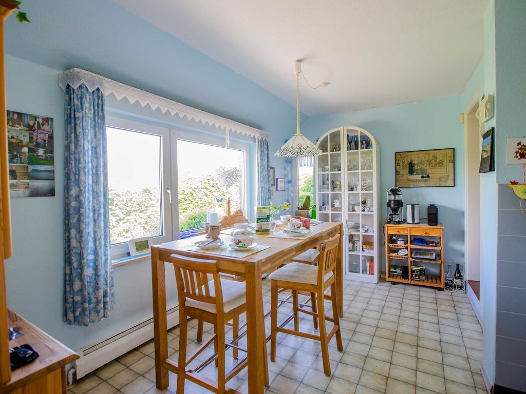 Küche Wohnung 1 (mit Herd, Backofen, Kaffeemaschine, Kühlschrank + Gefrierfach)