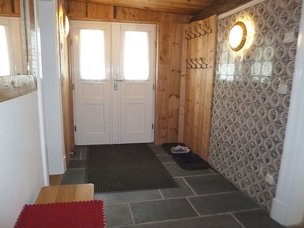 Das Auge wird mit Kunstschätzen, schönen Materialien, individueller hochwertiger Möblierung & Ausstattung angesprochen. Einen besonderen Blickfang stellen die original Delfter Kacheln aus dem 17. und 18. Jahrhundert dar.