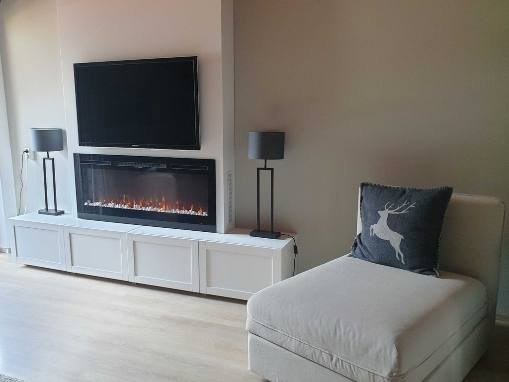 Wohnzimmer - Smart-TV und Elektrische Kamin
