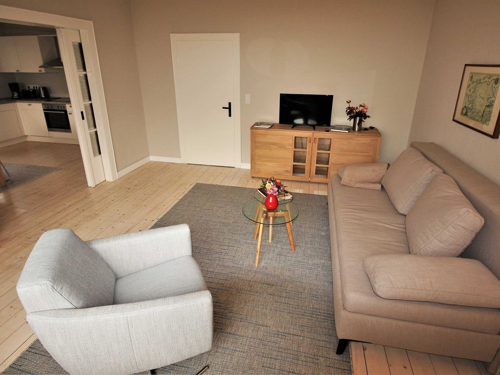 Wohnzimmer mit Blick ins Esszimmer
