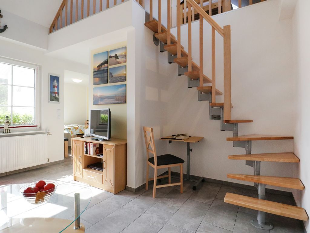Troja- Wohnbereich mit TV und kleinem Arbeitsplatz