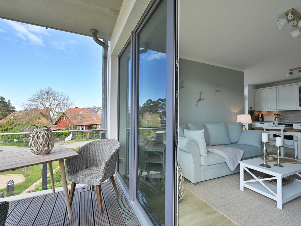 Wohnbereich mit angrenzendem Balkon