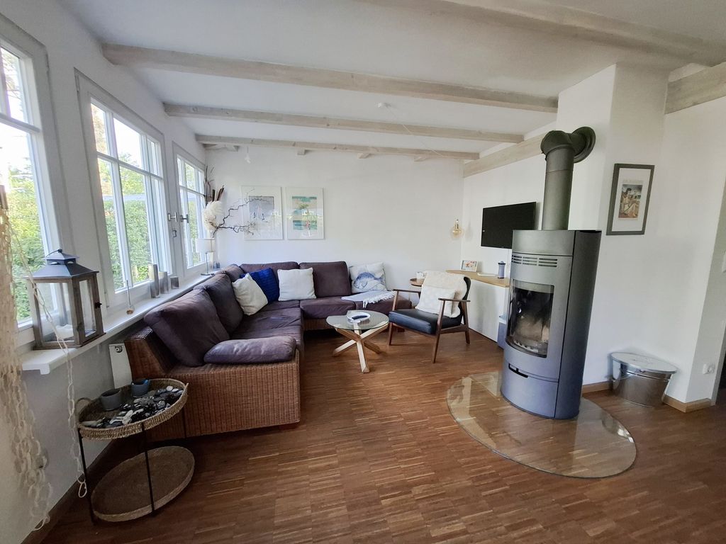Wohnzimmer mit Flachbildfernseher