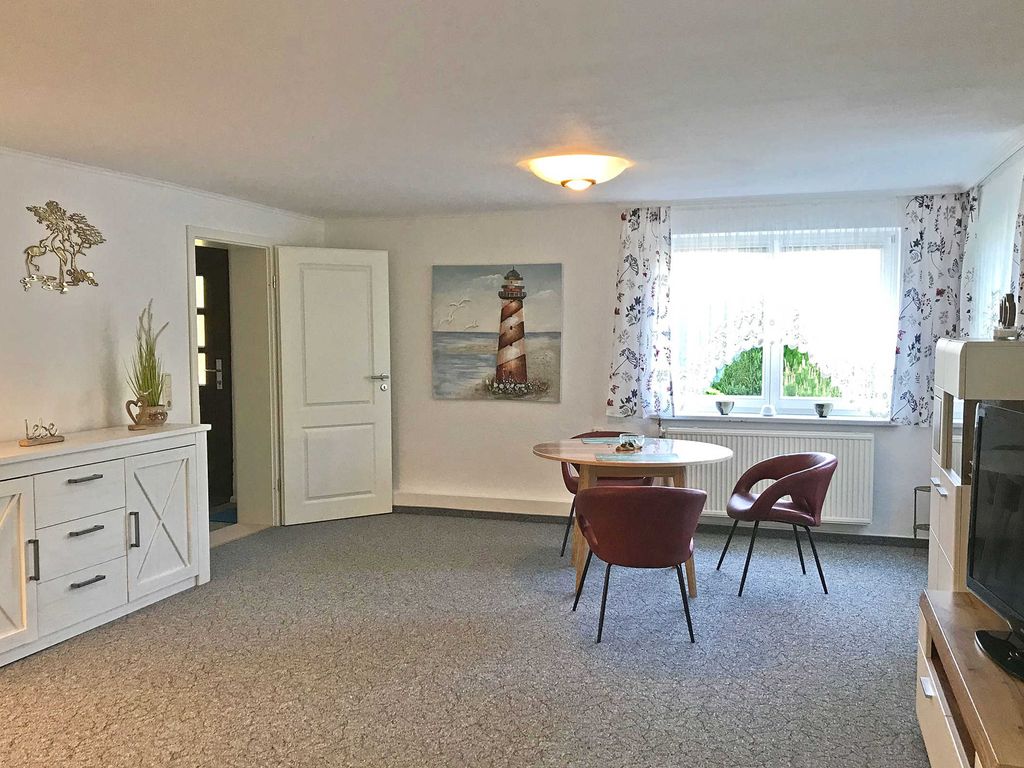 Großes Wohnzimmer mit Essplatz