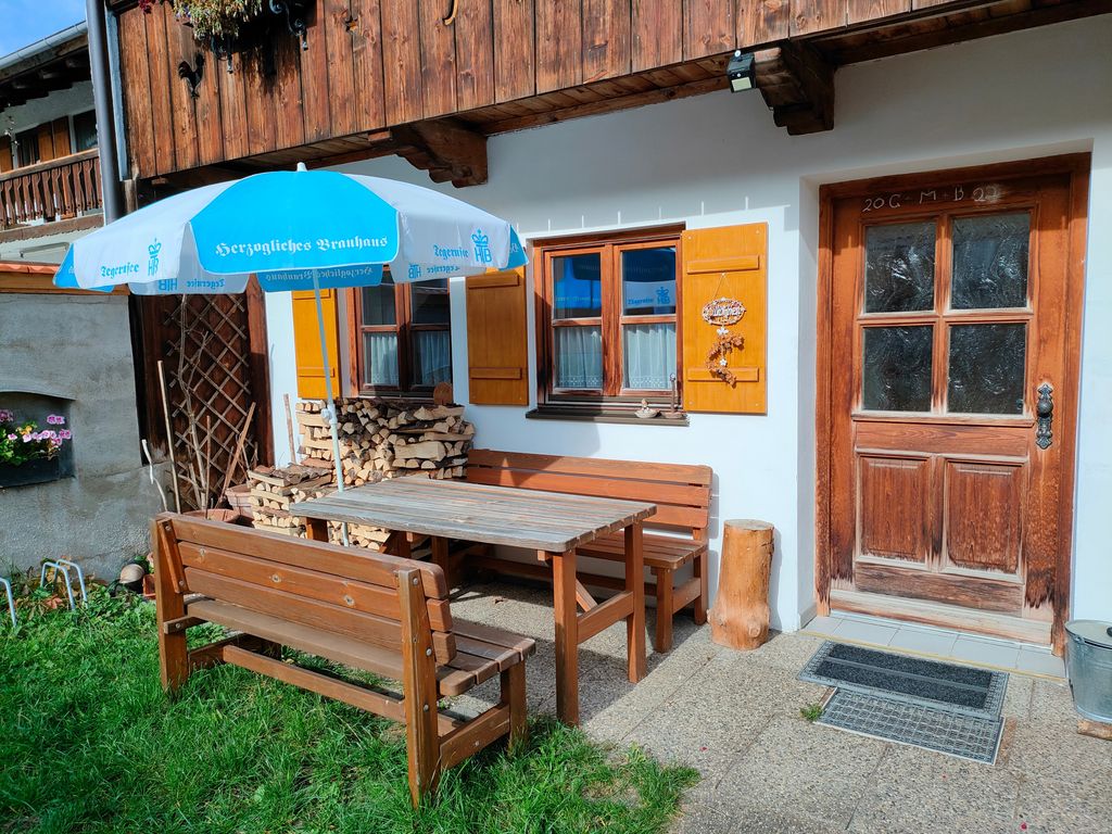 Zugang mit Terrasse.