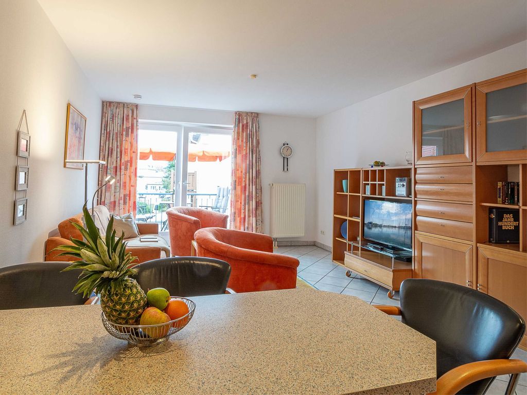Das Wohnzimmer mit Essbereich
