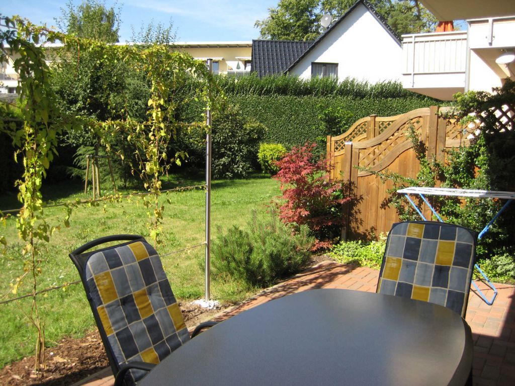 Gartenansicht mit Terrasse