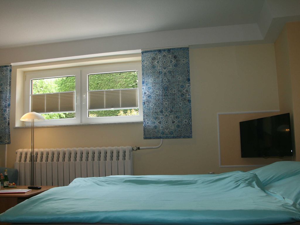 Schlafraum mit Doppelbett & TV