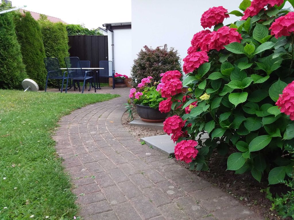 Eingang zum Bungalow im Garten