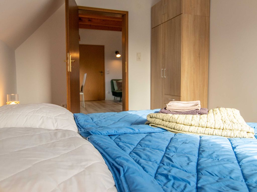Schlafzimmer mit Doppelbett