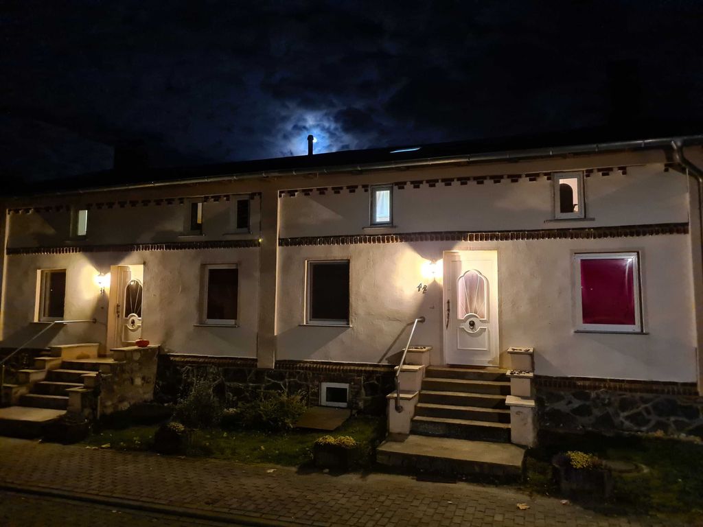 Frontansicht im Mondschein