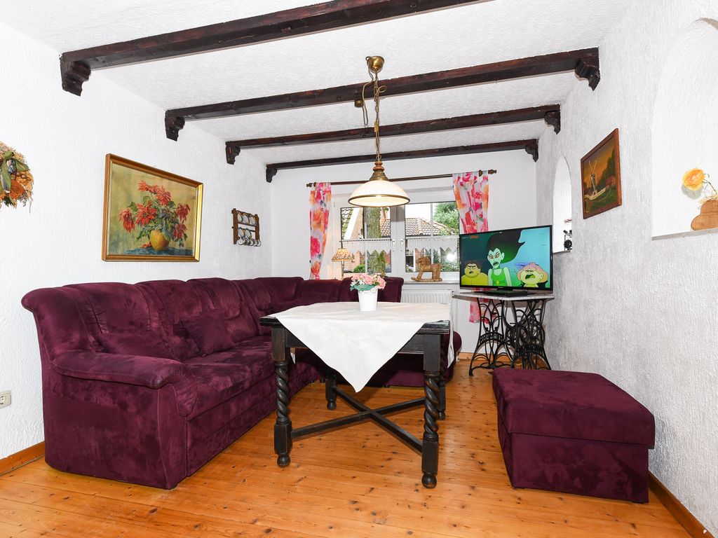 Wohnzimmer mit integriertem Küchenbereich