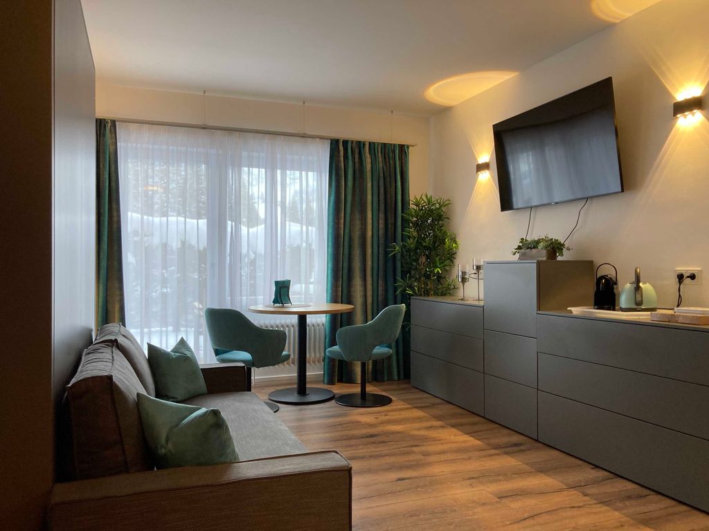 grosser Flatscreen TV mit WLAN