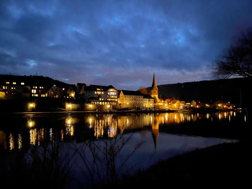 Blick auf Neckargemünd bei Nacht