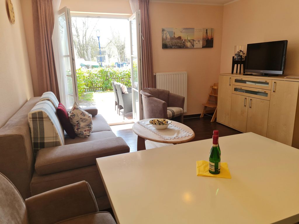 Wohnzimmer mit Zugang zur Terrasse