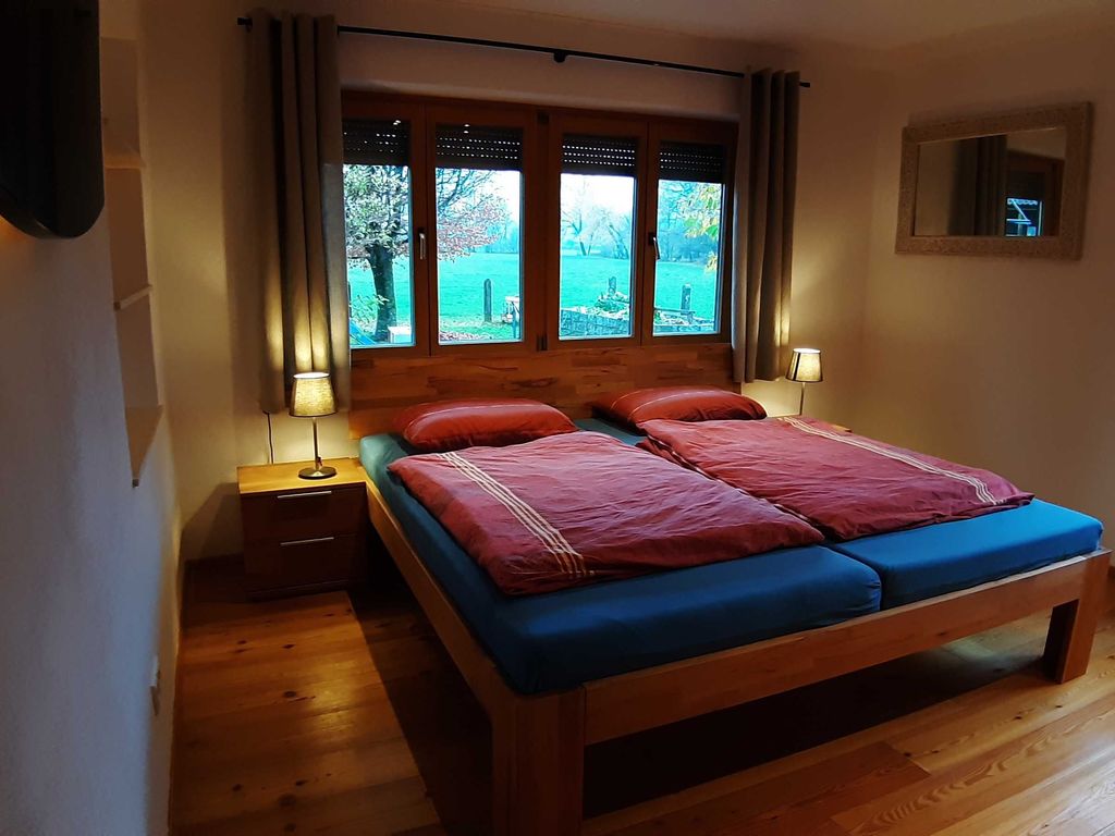 Schlafzimmer mit Doppelbett