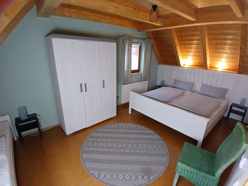 Schlafzimmer 1