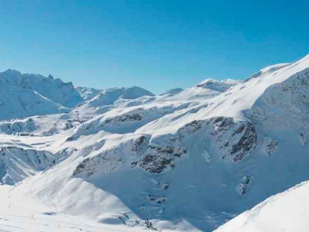 Blick von Warth-Schröcken ins Skigebiet Lech