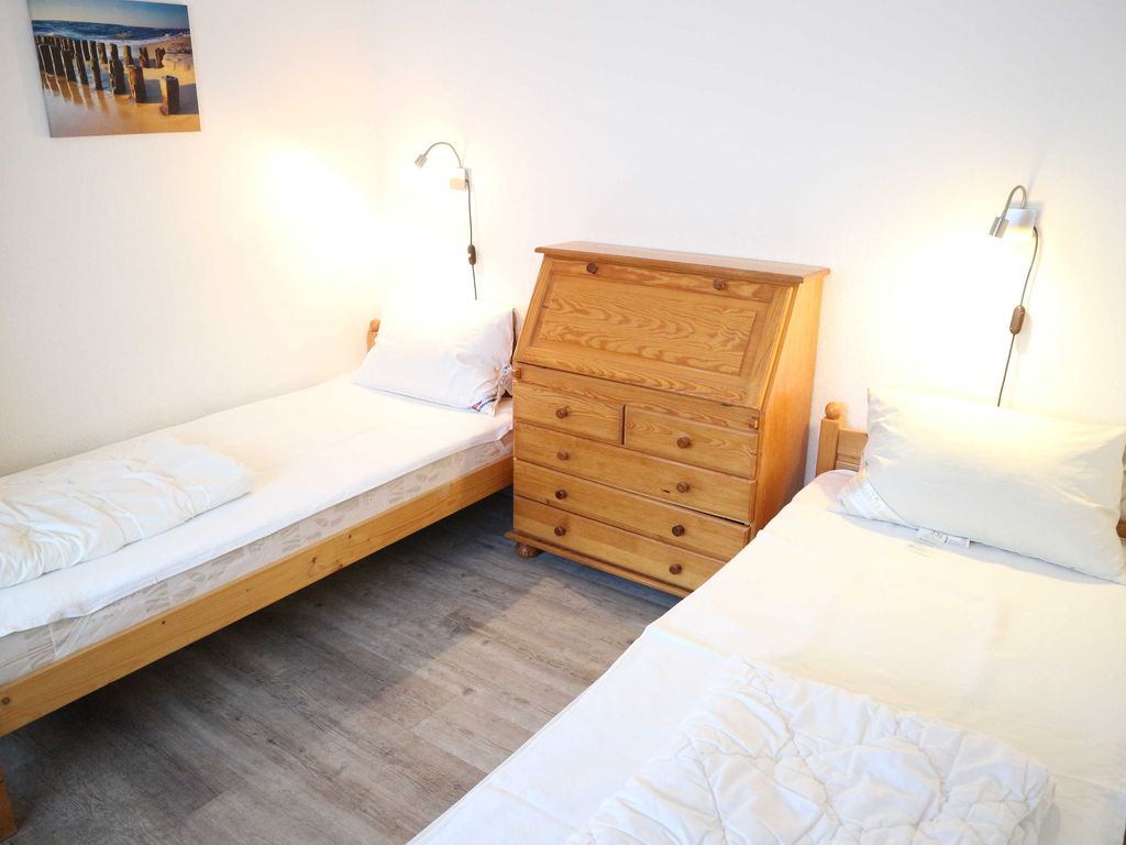 Schlafzimmer mit zwei Einzelbetten