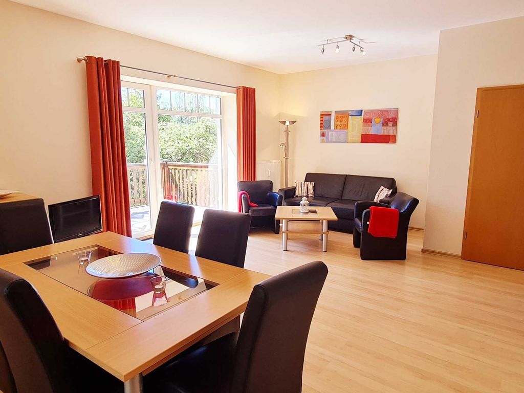 Wohnzimmer mit Essbereich