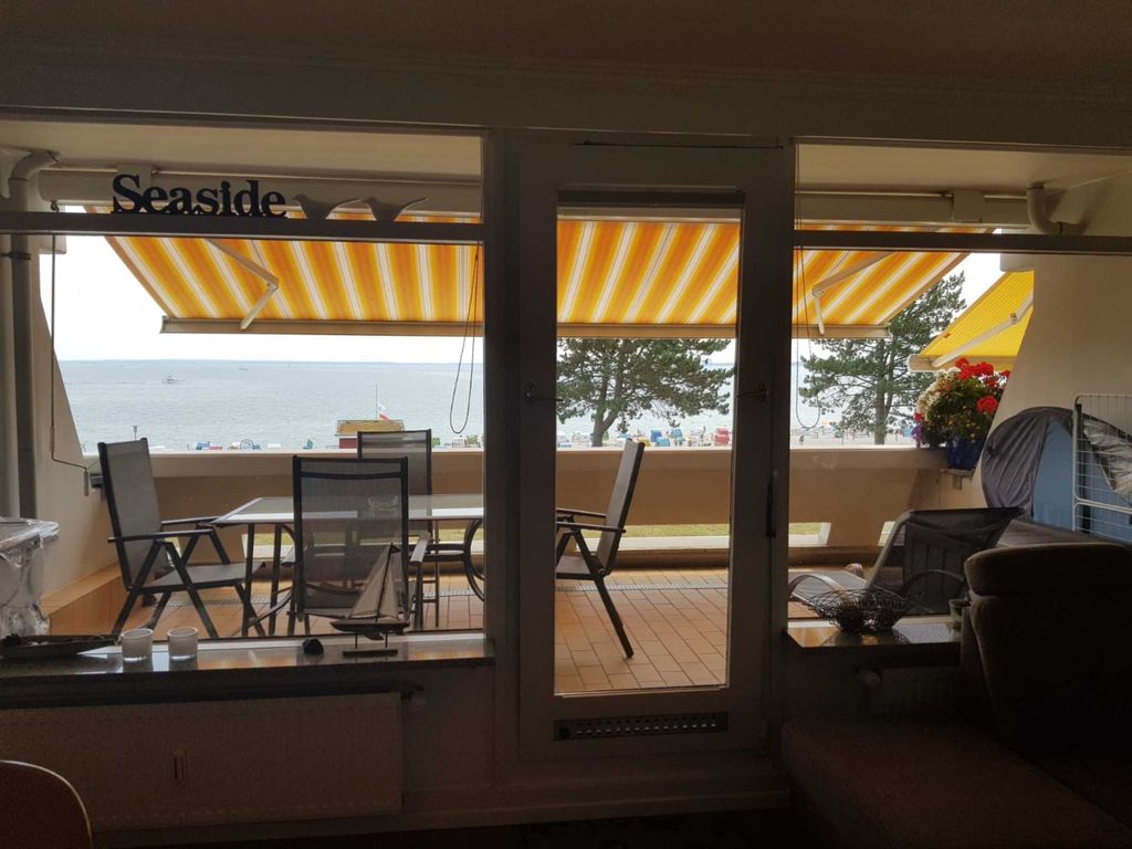 065  - 1. Reihe mit schönem Ostseeblick