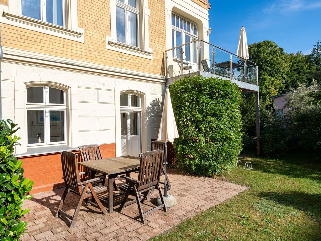 Haus auf dem Hügel Heringsdorf: Klinkerfassade mit Terrasse und Garten