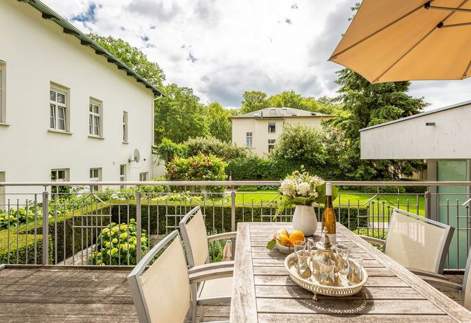 Villa Julius in Heringsdorf: Balkon mit Blick über den Garten