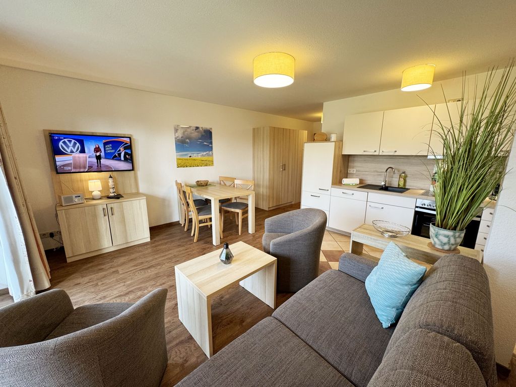 Wohnzimmer mit gemütlicher Couch