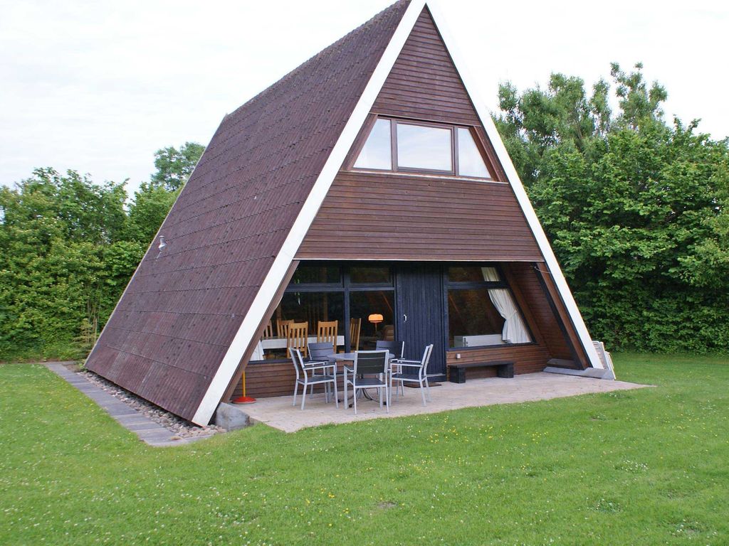 Zeltdachhaus in Strandnähe