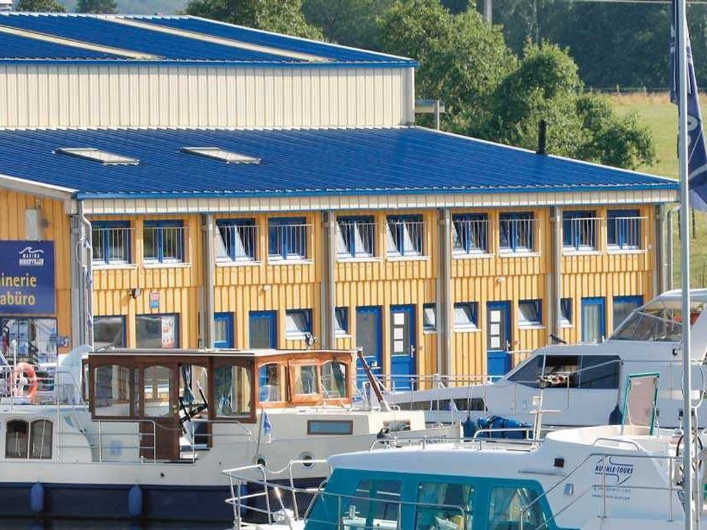 Marina Gebäude