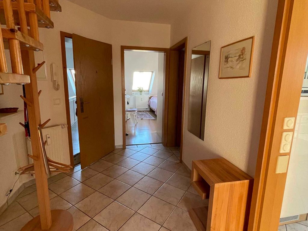 Flur, mit Wohnungs-, Schlafzimmer-, Bad- und Küchentür