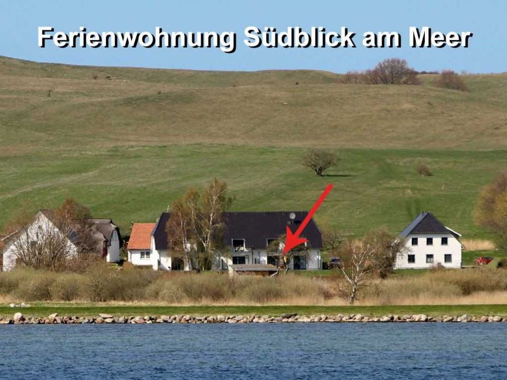 Blick über den Bodden auf das Haus