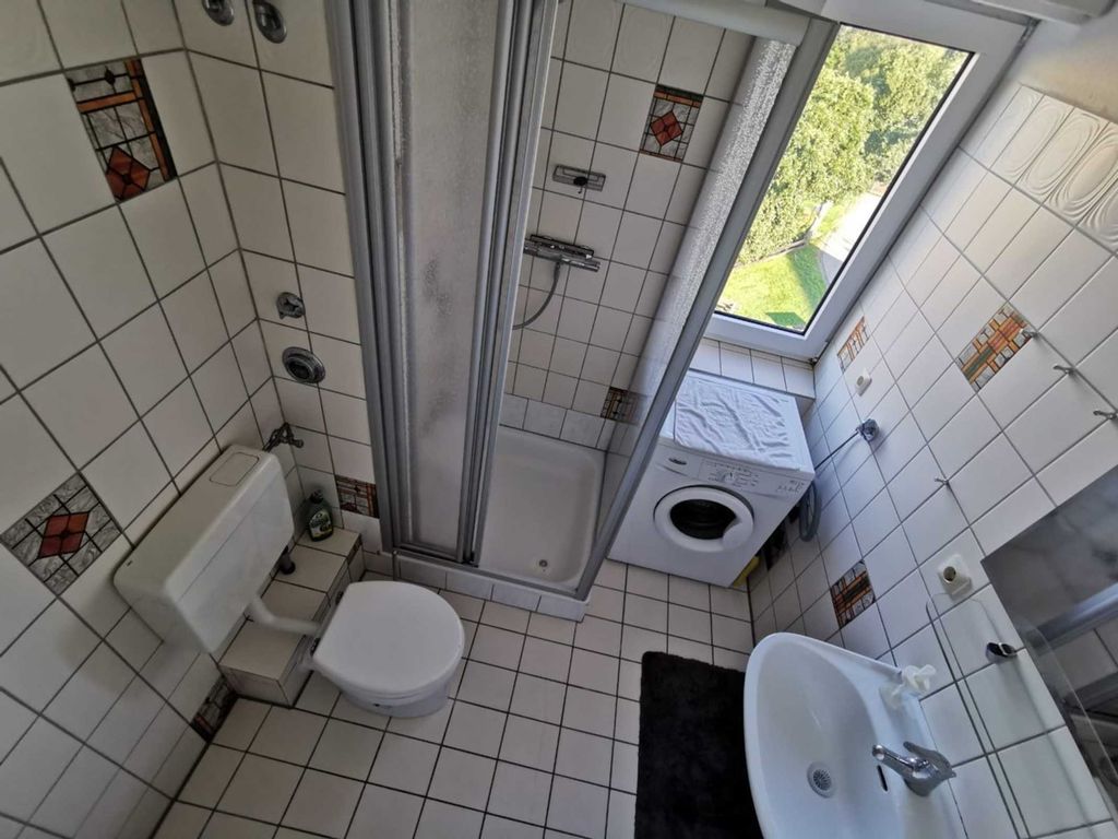 Badezimmer mit Waschmaschine