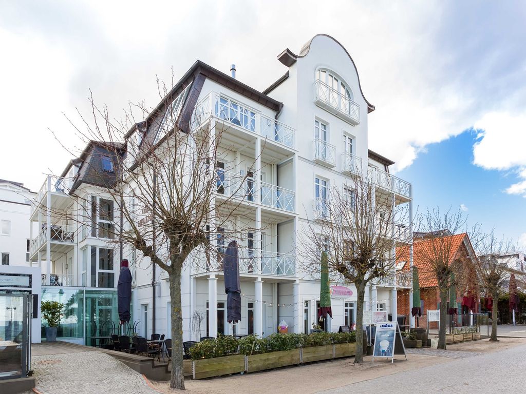 Villa Helene hinter Düne und Meer