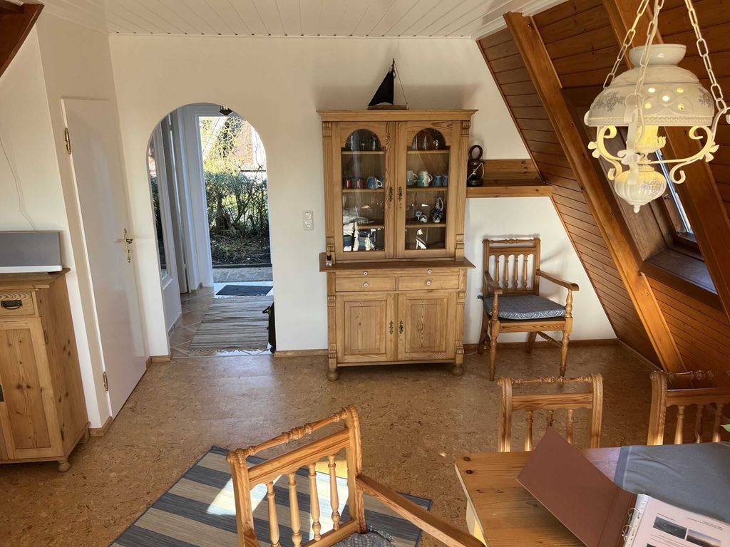 Wohnzimmer mit Blick auf den Eingangsbereich