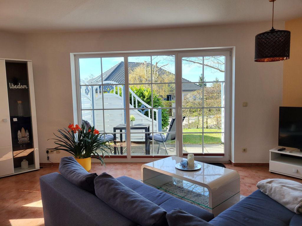 Wohnzimmer mit offener Küche & Essbereich
