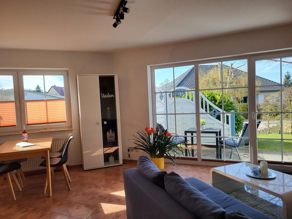 Wohnzimmer mit offener Küche & Essbereich