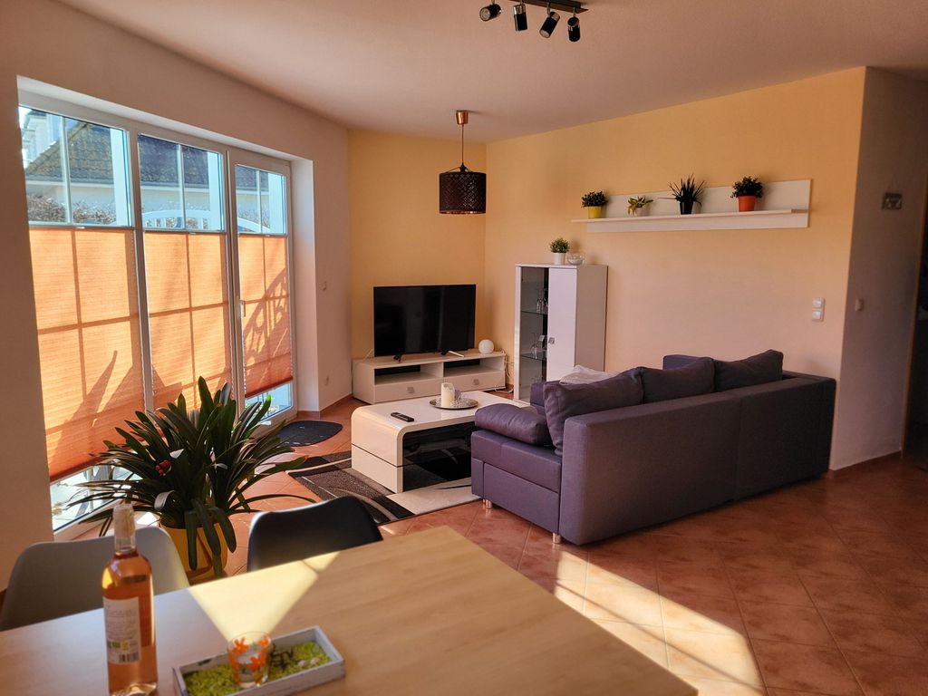 Wohnzimmer mit offener Küche & Essbereich
