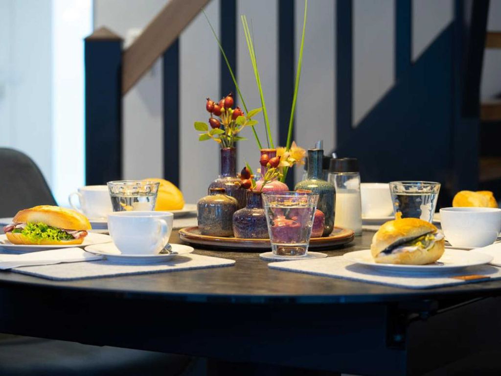 Wohnzimmer mit integriertem Küchenbereich