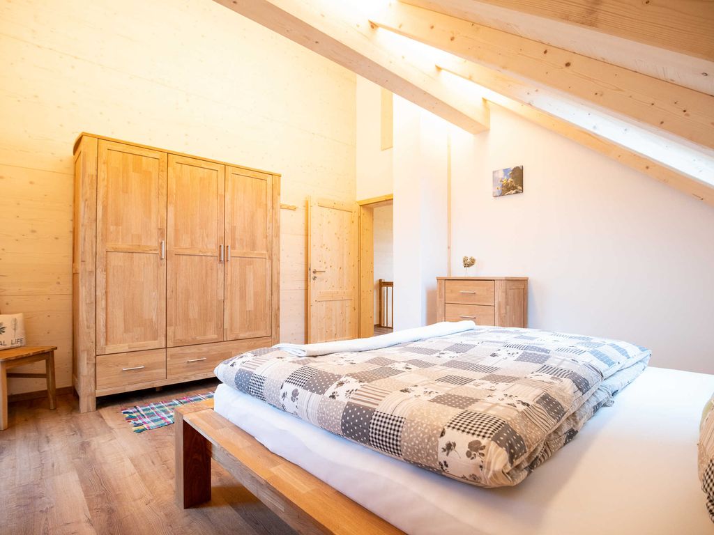 Schlafzimmer 2