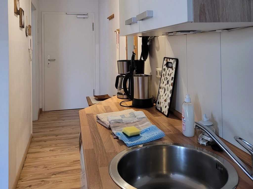 Offene Küche in Blickrichtung Wohnungseingangstür