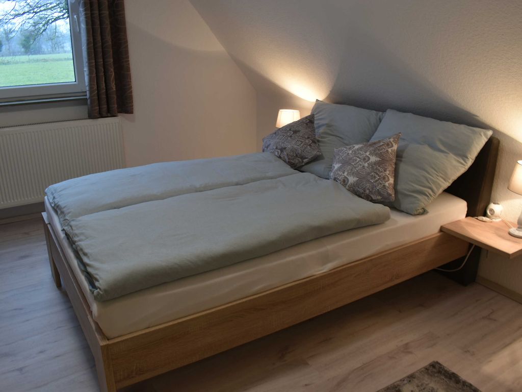 Schlafzimmer mit Doppelbett
