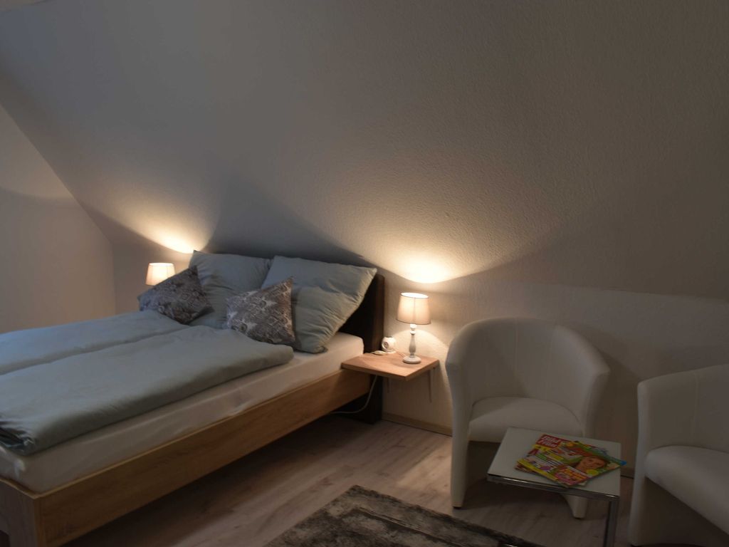 Schlafzimmer mit Doppelbett