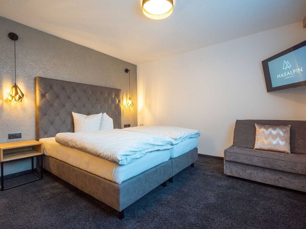 Schlafzimmer 1