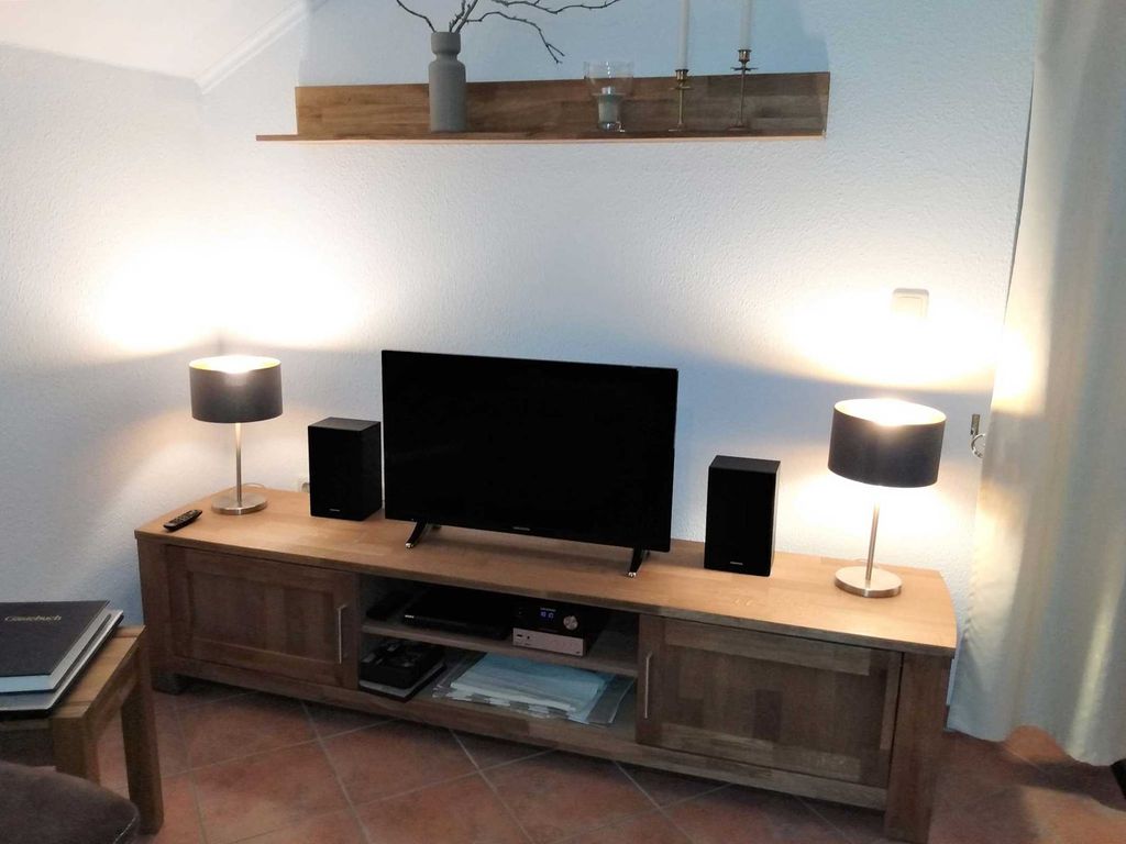 Gute Unterhaltung mit Sat -TV, DVD-player, Stereoanlage