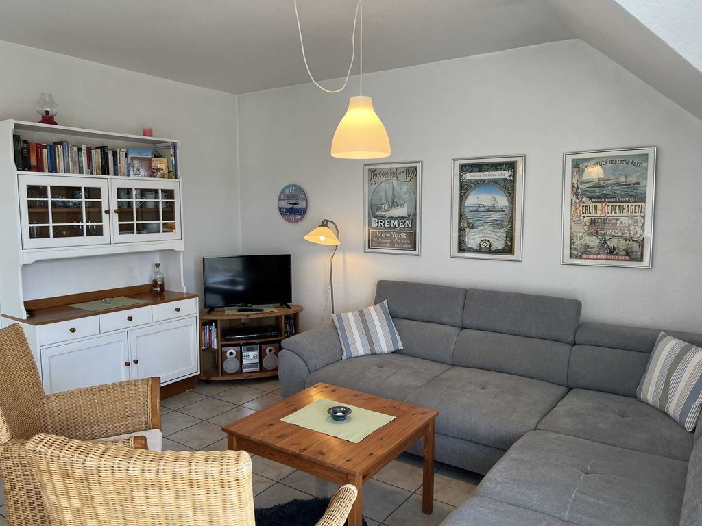 Kombi. Wohn-/Esszimmer mit Küchenzeile