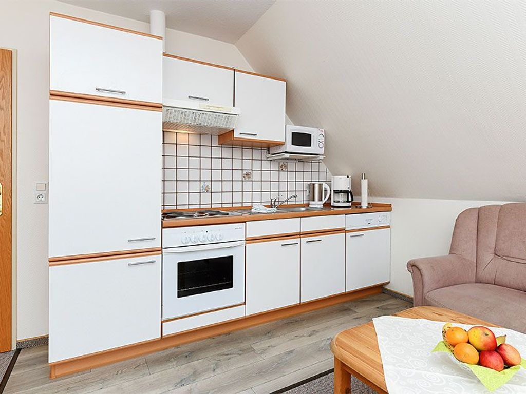 Wohnzimmer mit integriertem Küchenbereich
