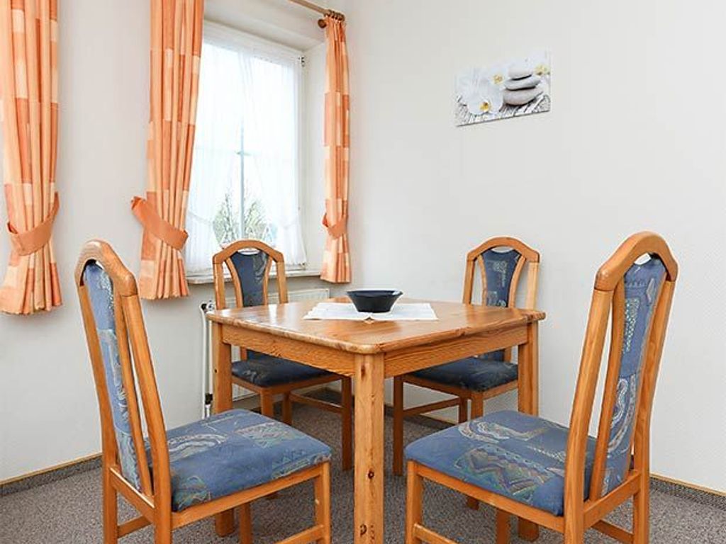 Wohnzimmer mit integriertem Küchenbereich