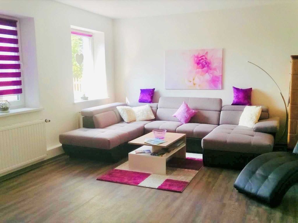Wohnzimmer mit Sofa ausziehbar